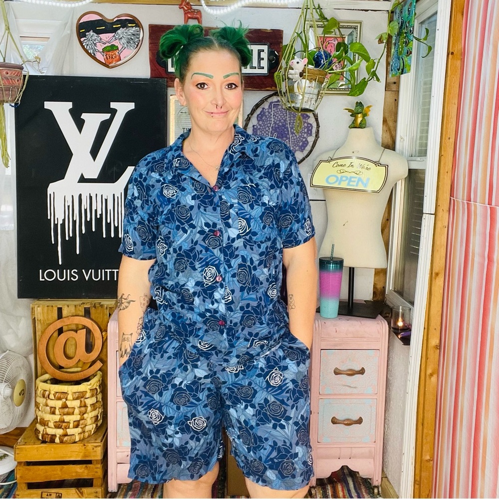 Vintage D.P.S New York Blue Bermudas with Dynamic Pattern and Casual Fit Top Set